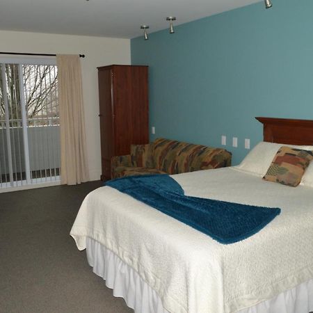 Auberge La Courtepointe Petite-Riviere-Saint-Francois Bagian luar foto