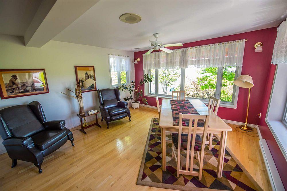 Auberge La Courtepointe Petite-Riviere-Saint-Francois Bagian luar foto