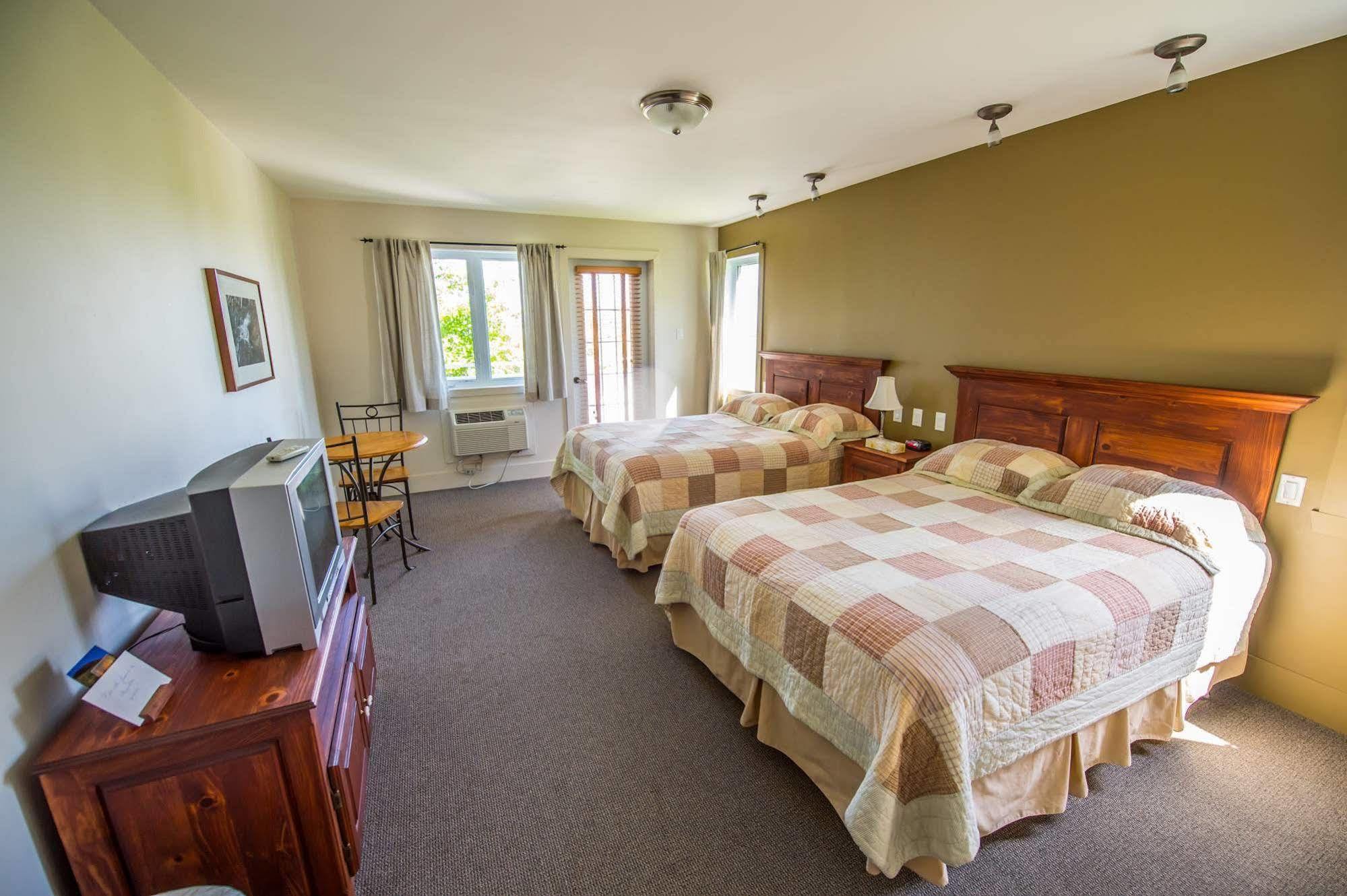 Auberge La Courtepointe Petite-Riviere-Saint-Francois Bagian luar foto