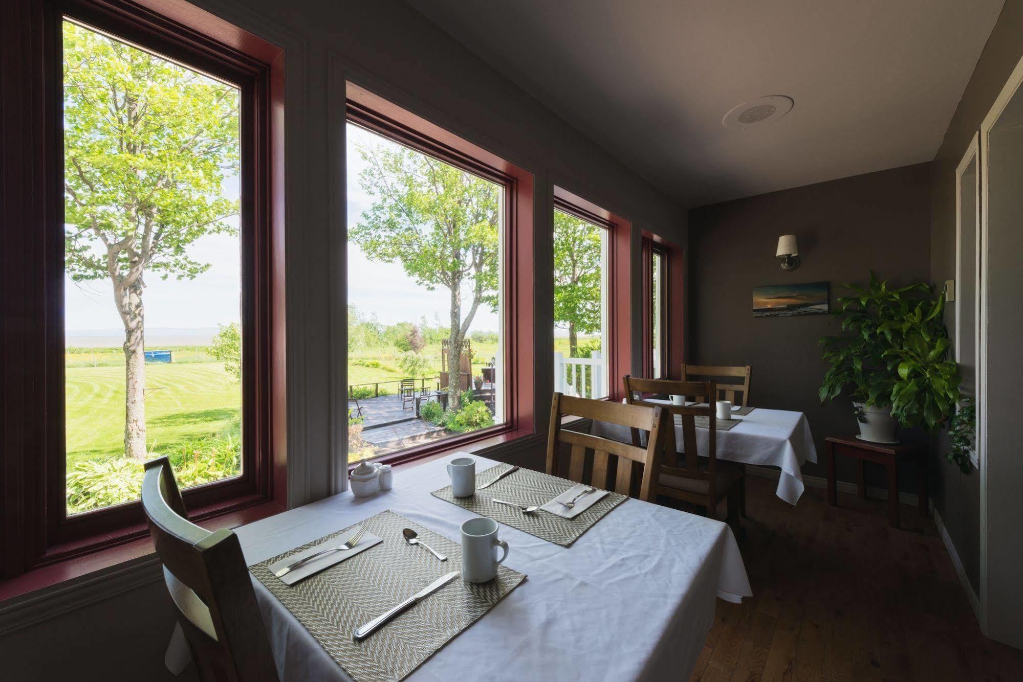 Auberge La Courtepointe Petite-Riviere-Saint-Francois Bagian luar foto