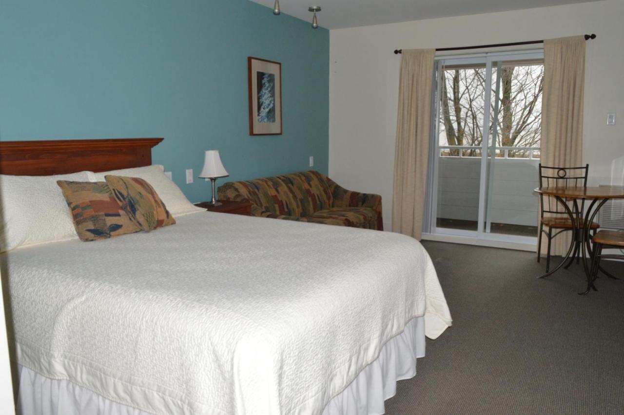 Auberge La Courtepointe Petite-Riviere-Saint-Francois Bagian luar foto